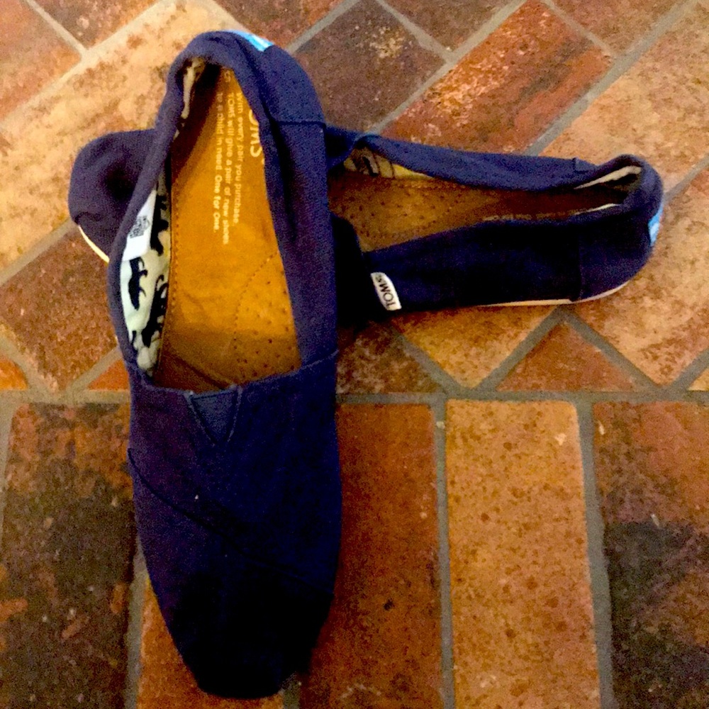 Navy Toms 8.5